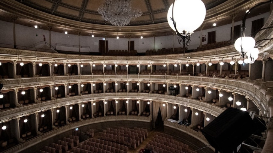 Dietro il sipario del Teatro Coccia, visita esclusiva con il Fai di Novara
